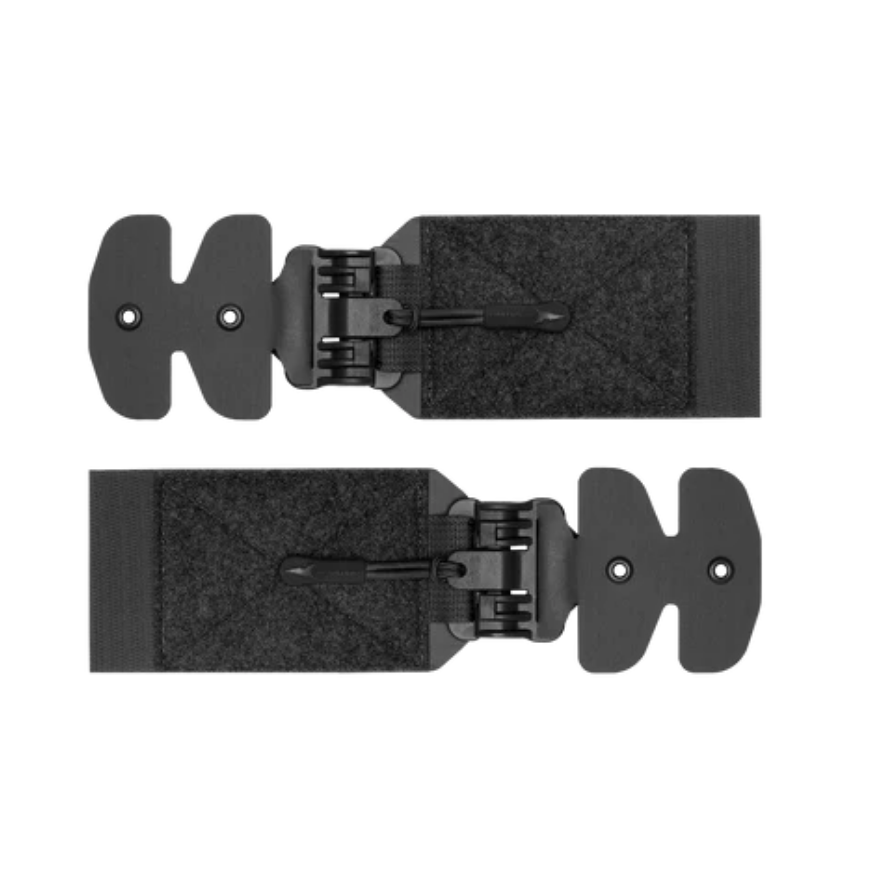 Ferro Concepts 3AC FirstSpear Tubes Buckle Kit am Plate Carrier montiert – Tubes Schnellverschluss in der Frontansicht.