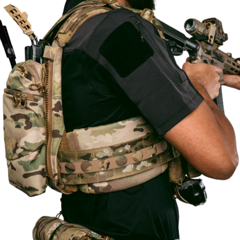 Zugriff auf seitliche Magazine aus stehender Schießposition mit ADAPT 3 Assault Cummerbund