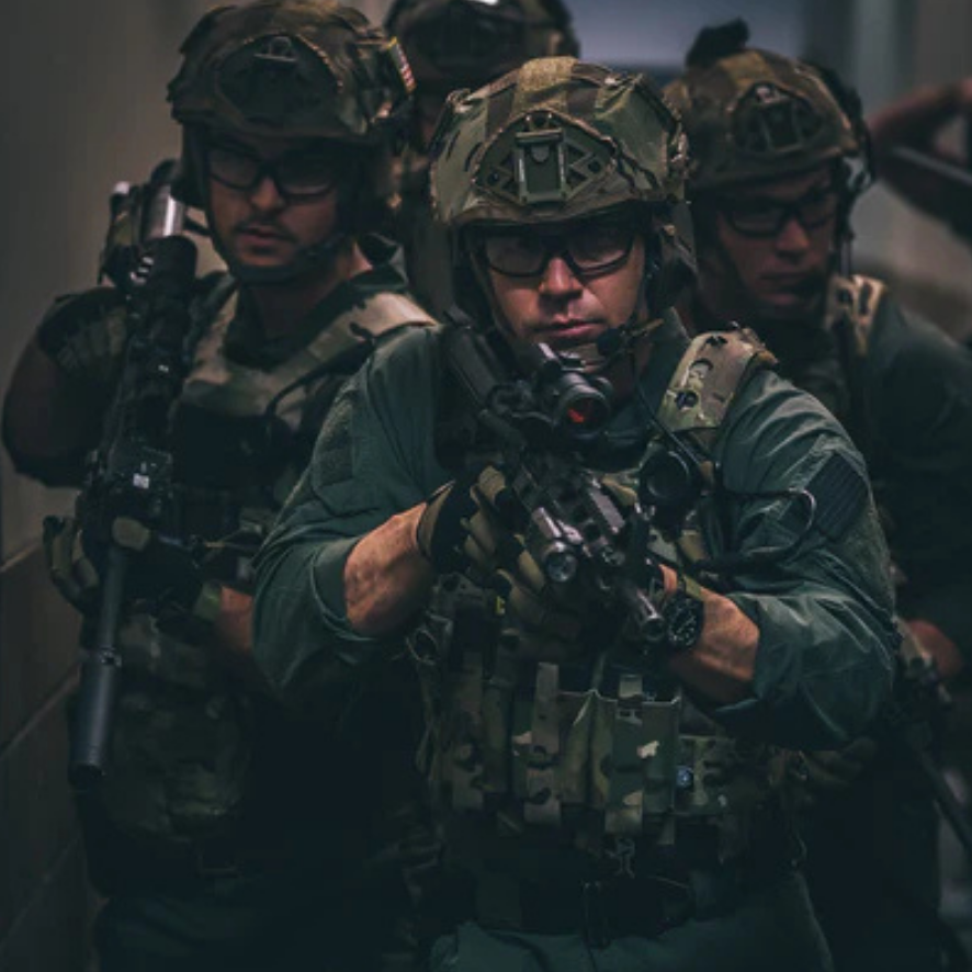 G-Hook Befestigung der TEAR Front Flap am Carrier