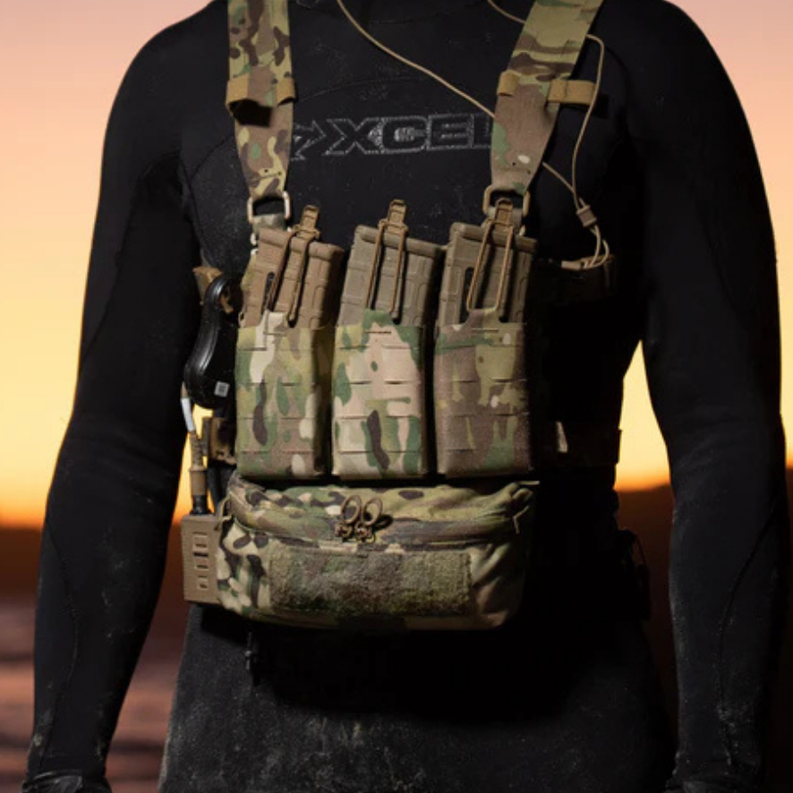 Ferro Concepts Mini Dangler Drop Pouch unter einem Plate Carrier montiert