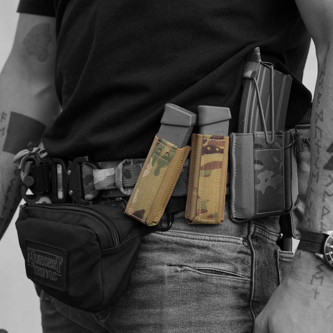 single mag pouch, magazinstasche Die OMERTA Mag Pouch Line-Up von Black Trident®: Formstabile, UV-resistente Magazintaschen mit speziellem CURV®-Material. Einfache Montage am Range Belt. Individuell einstellbarer Ziehwiderstand und mit Option auf Retention Tabs zum Schutz vor Verlust, für besseren Halt. Perfekt für Rechts- und Linkshänder.