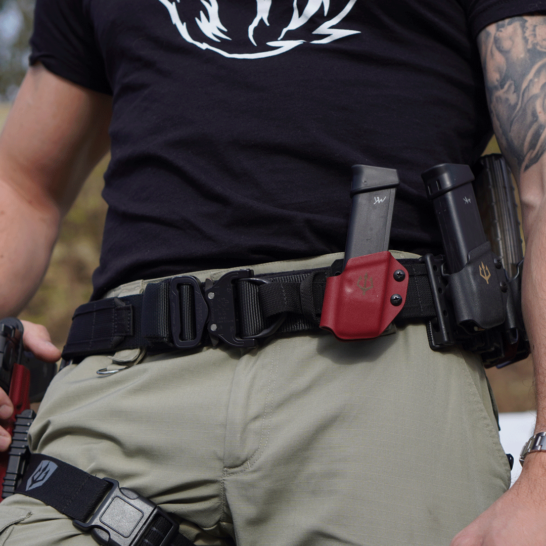 Unser Single Mag Carrier bietet vielseitige Anwendungsmöglichkeiten! Individuell einstellbarer Ziehwiederstand Abschrägung für besseren Griff am Magazin Standardausführung mit Malice Clips Möglichkeit zur schrägen Montage des Mag Carriers.