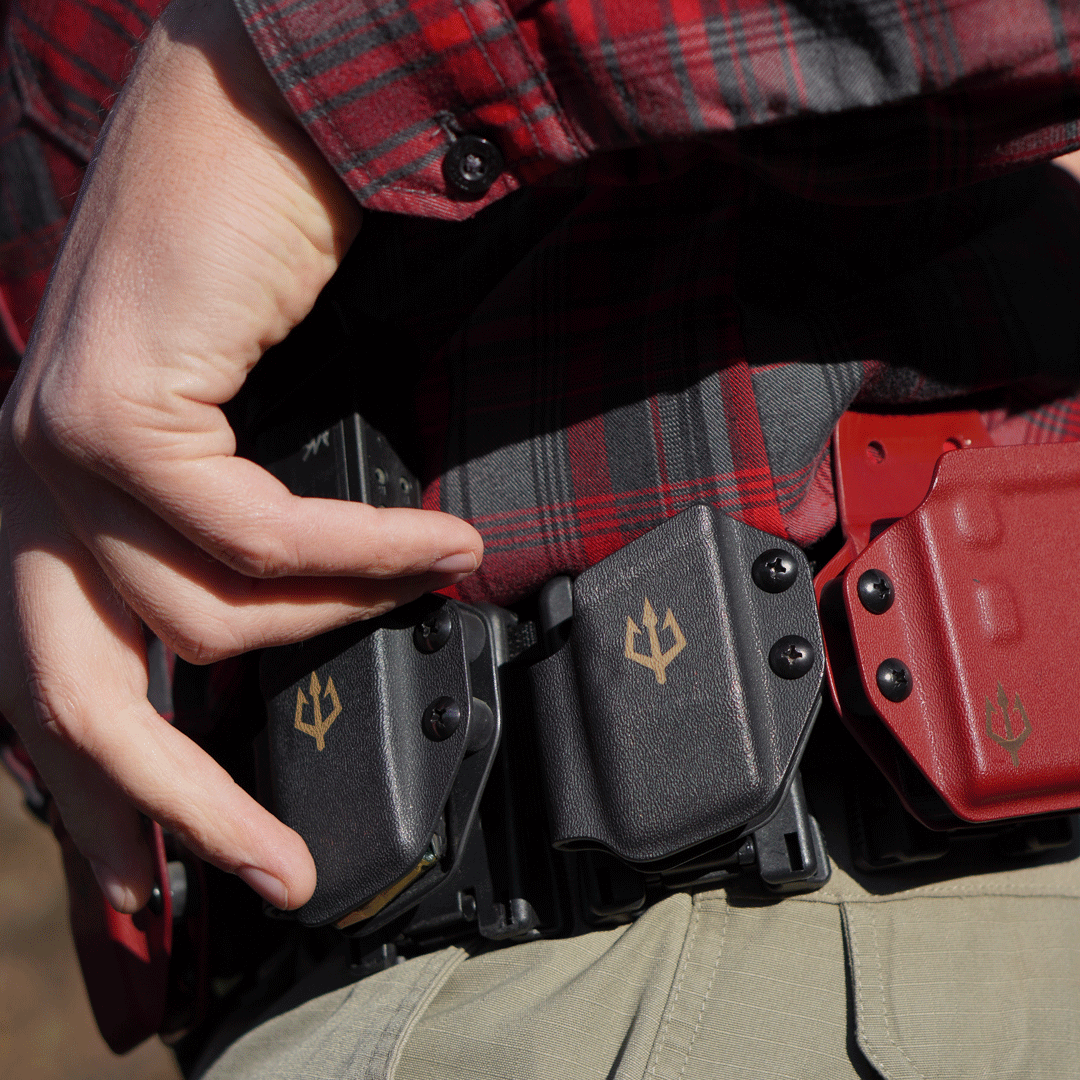 Unser Single Mag Carrier bietet vielseitige Anwendungsmöglichkeiten! Individuell einstellbarer Ziehwiederstand Abschrägung für besseren Griff am Magazin Standardausführung mit Malice Clips Möglichkeit zur schrägen Montage des Mag Carriers.