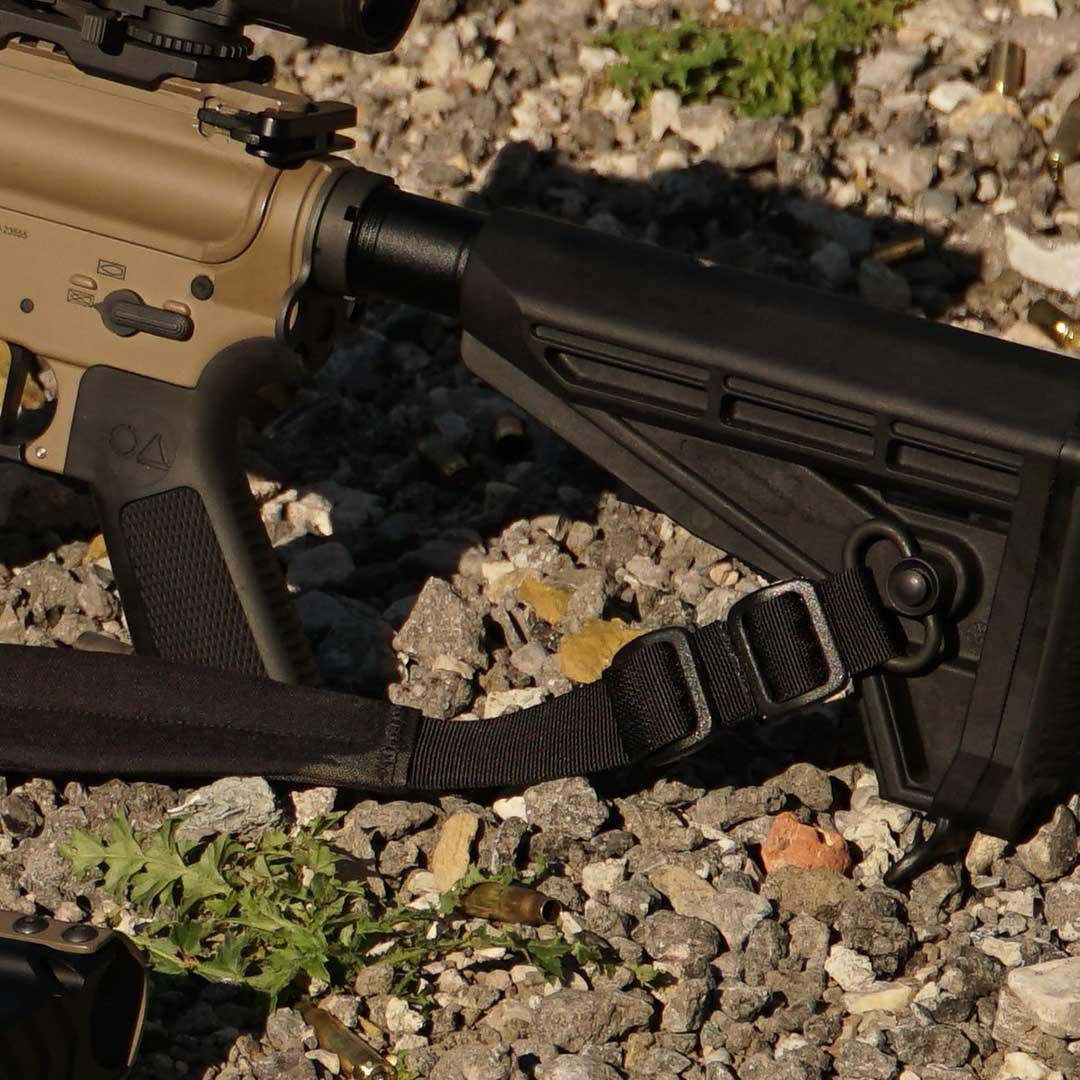 Die QD Swivels von Magpul dienen als Adapter bzw. Verbindungsstück zwischen deinem Gewehrriemen und deinem Gewehr. Die schnellabnehmbaren Magpul QD Swivels sind geeinget für Riemen mit einer Breite von 25mm - 32mm.