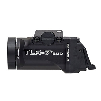Das Streamlight TLR-7 Sub Pistolen Waffenlicht, kompakt und robust, montiert auf einer Pistole. Es bietet eine leistungsstarke LED-Beleuchtung für präzise Zielerfassung und erhöhte Sicherheit in dunklen Umgebungen. Das Licht verfügt über einfache Bedienelemente und eine langlebige Konstruktion