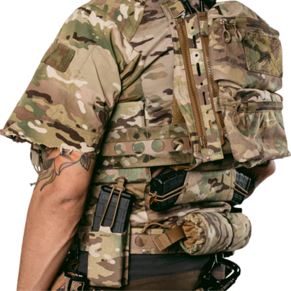 Vollständiges taktisches Setup mit Ferro Concepts FCPC und ADAPT 3 Assault Cummerbund im Einsatzkontext