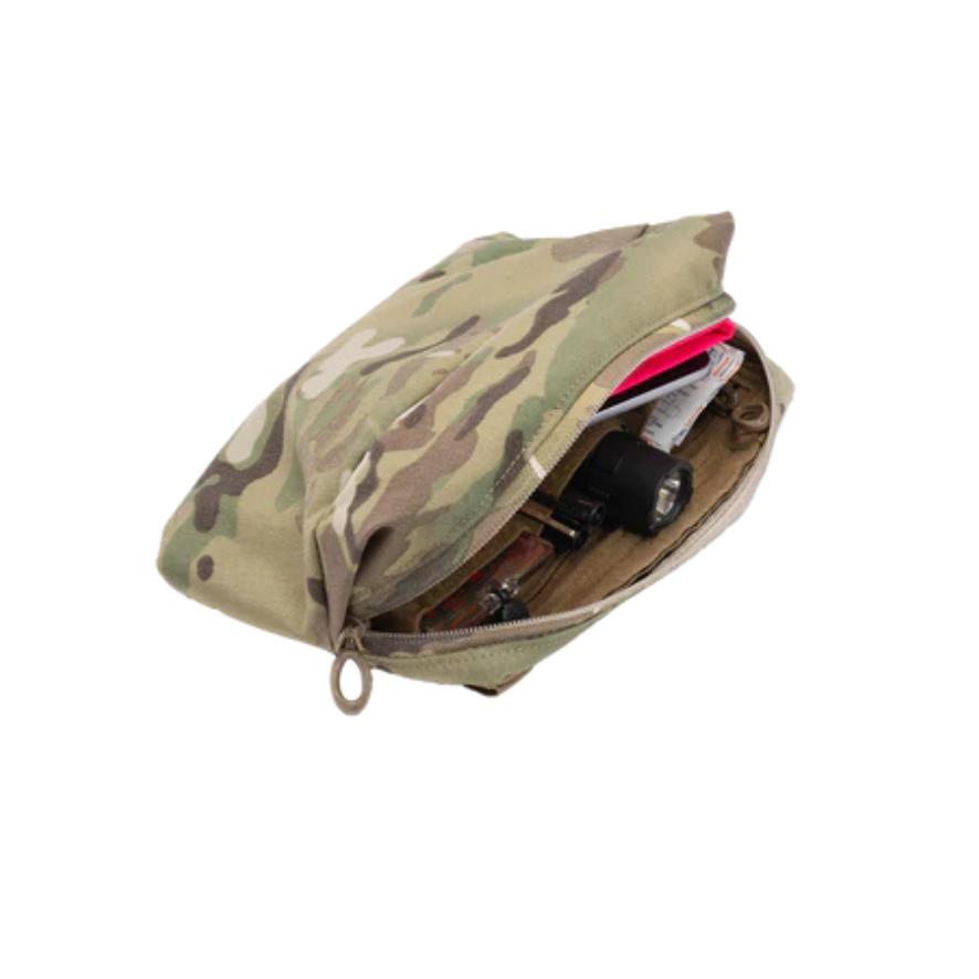 Geöffnete 6x9 Tasche mit organisiertem Inhalt