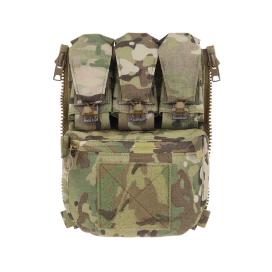 Ferro Concepts Back Panel Banger am Plate Carrier montiert – Rückansicht mit drei oberen Taschen und unterem GP-Fach