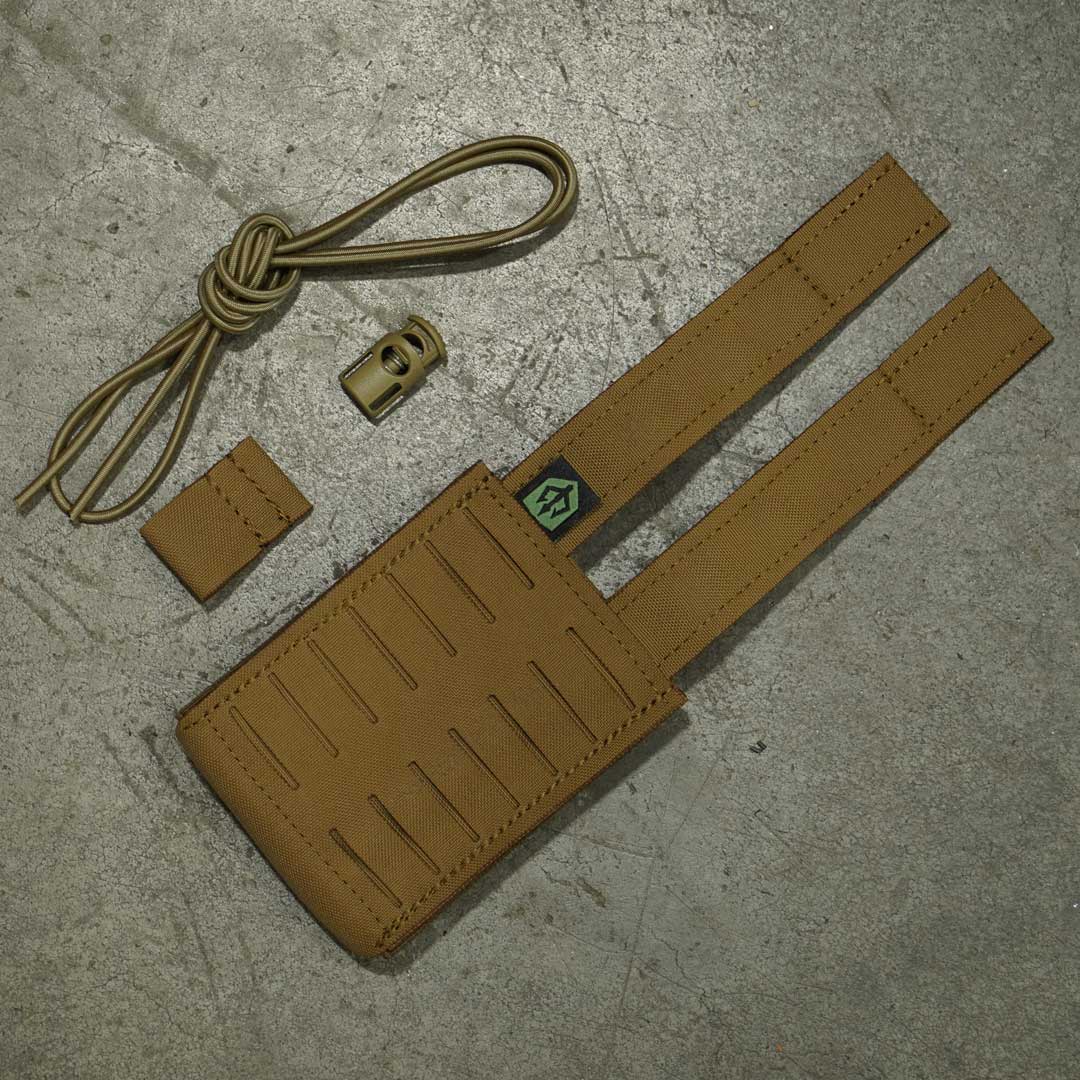 Die OMERTA Mag Pouch Line-Up von Black Trident®: Formstabile, UV-resistente Magazintaschen mit speziellem CURV®-Material. Einfache Montage am Range Belt. Individuell einstellbarer Ziehwiderstand und mit Option auf Safety Tabs zum Schutz vor Verlust, für besseren Halt. Perfekt für Rechts- und Linkshänder.