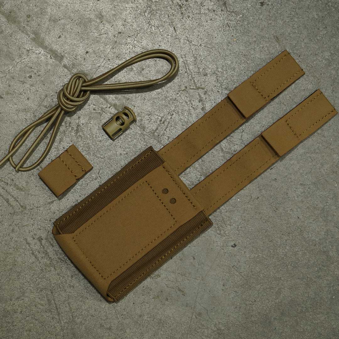 Die OMERTA Mag Pouch Line-Up von Black Trident®: Formstabile, UV-resistente Magazintaschen mit speziellem CURV®-Material. Einfache Montage am Range Belt. Individuell einstellbarer Ziehwiderstand und mit Option auf Safety Tabs zum Schutz vor Verlust, für besseren Halt. Perfekt für Rechts- und Linkshänder.