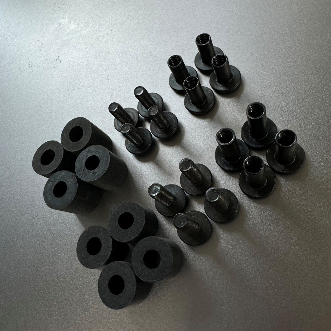 Screw replacement set for Safariland