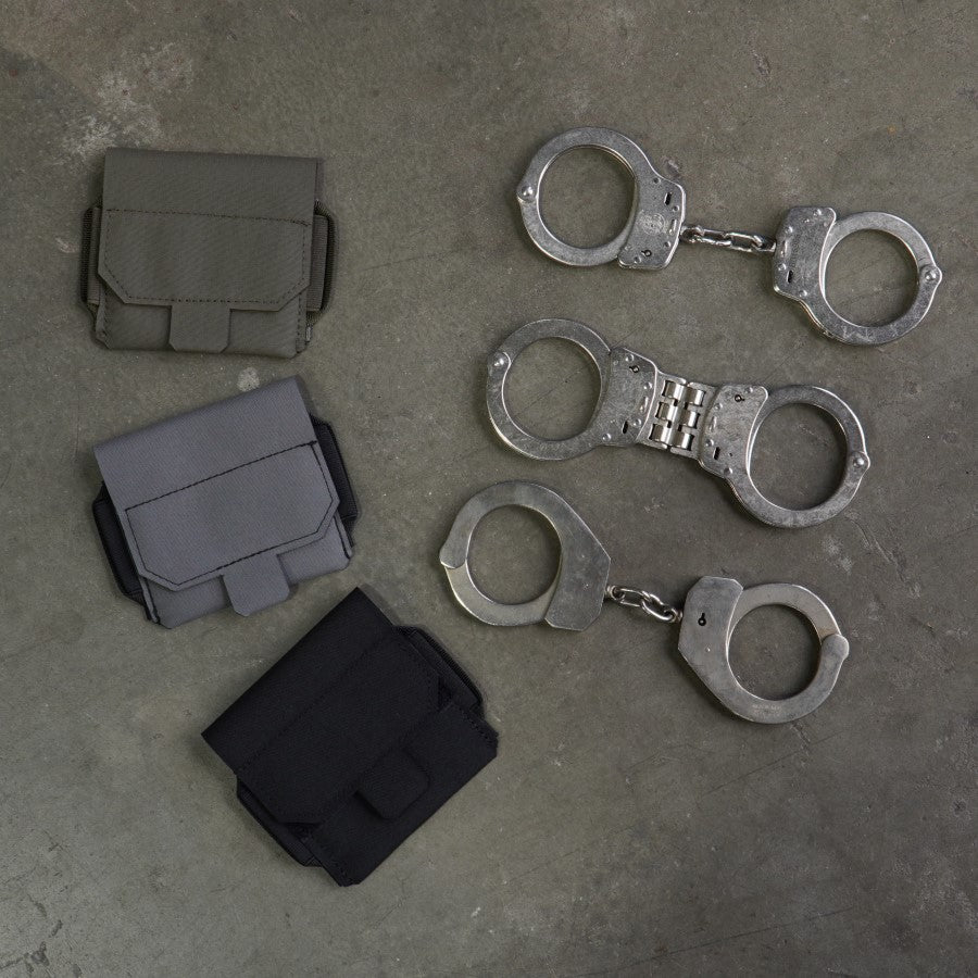 Low profile handcuff pouch