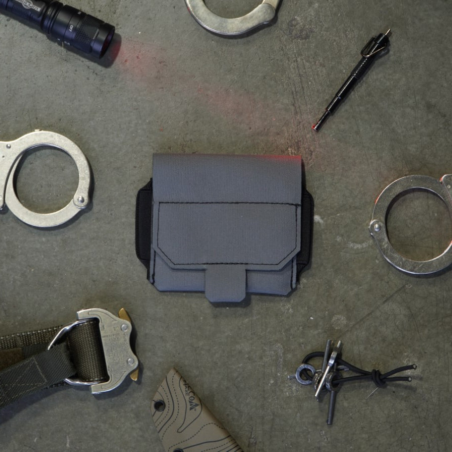Low profile handcuff pouch