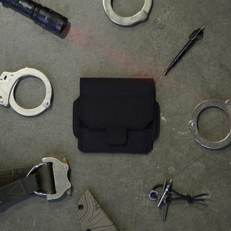 Low profile handcuff pouch