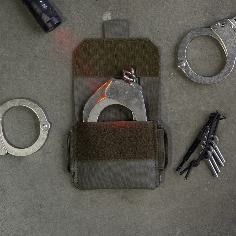 Low profile handcuff pouch