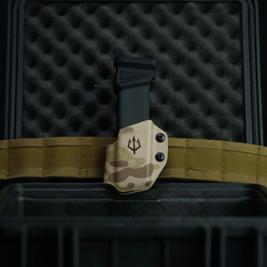 Unser Single Mag Carrier bietet vielseitige Anwendungsmöglichkeiten! Individuell einstellbarer Ziehwiederstand Abschrägung für besseren Griff am Magazin Standardausführung mit Malice Clips Möglichkeit zur schrägen Montage des Mag Carriers.